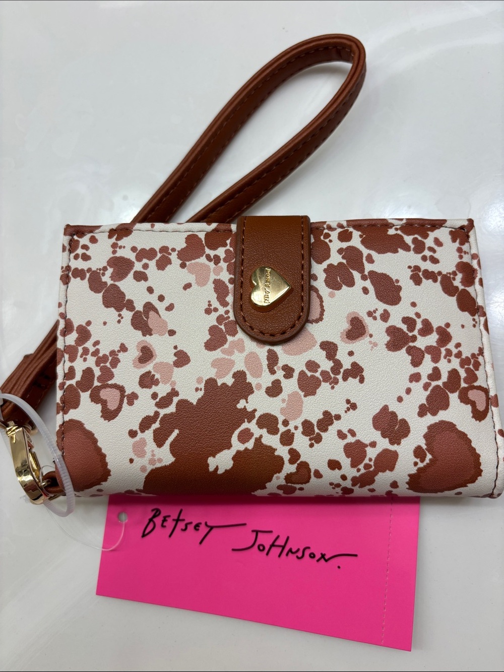 Betsey Johnson cow and heart print compact card wallet - NWT - Picture 1 of 7